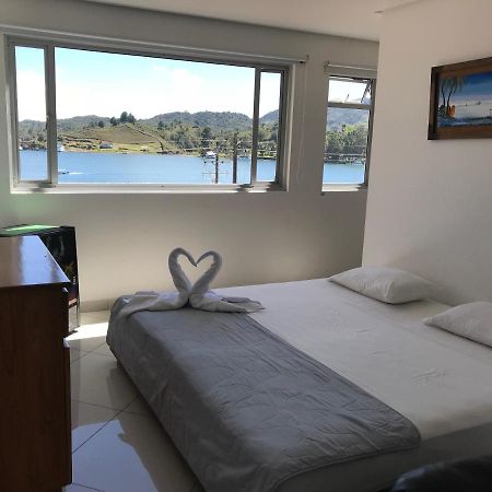 Hotel Bahia Guatape Bagian luar foto