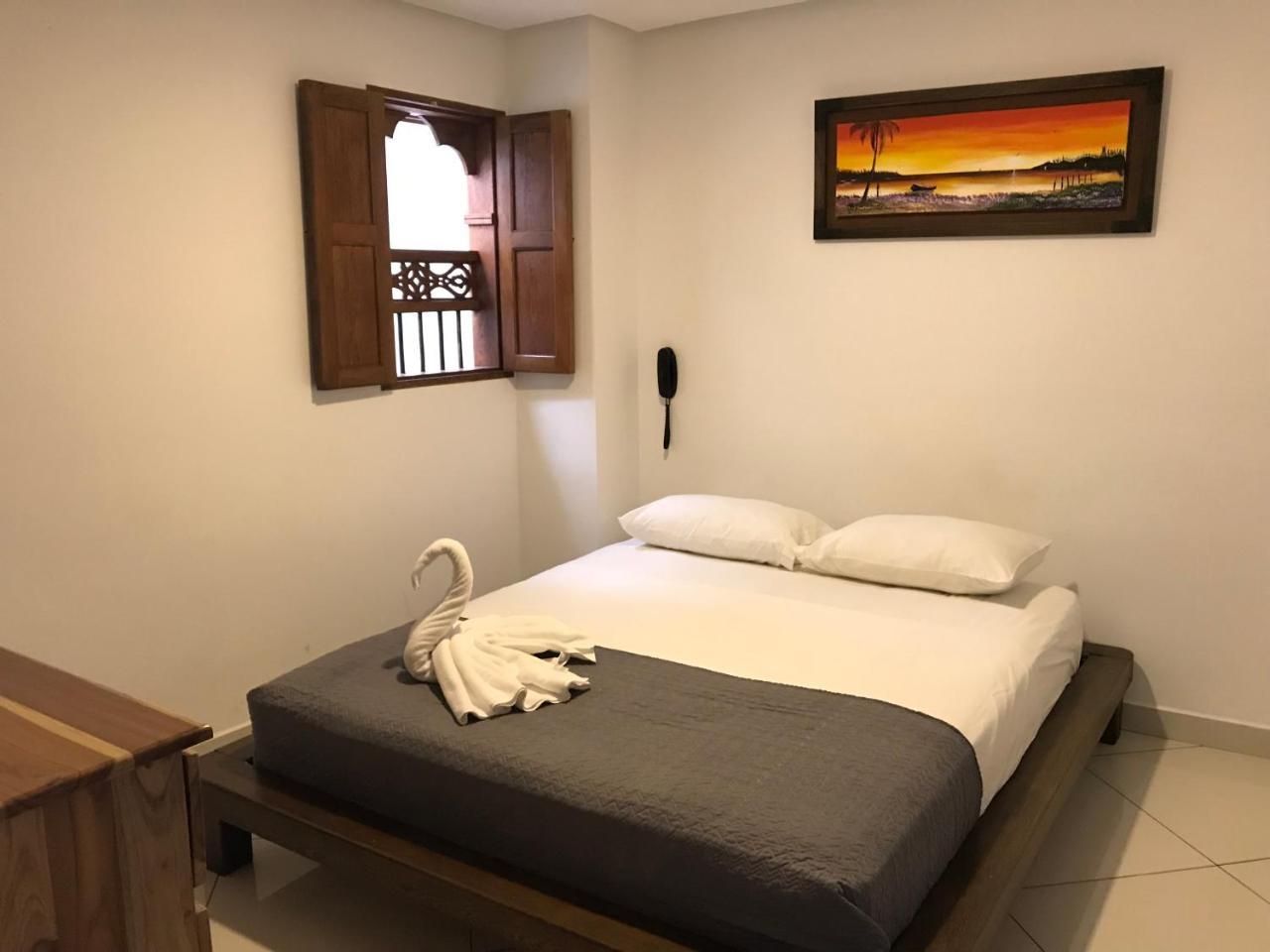 Hotel Bahia Guatape Bagian luar foto